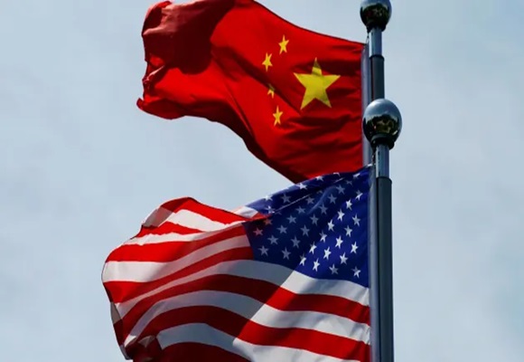 ธงชาติจีนและสหรัฐ